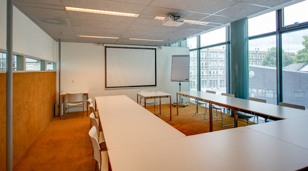 Bruine zaal (40 m2, 5-30 personen)