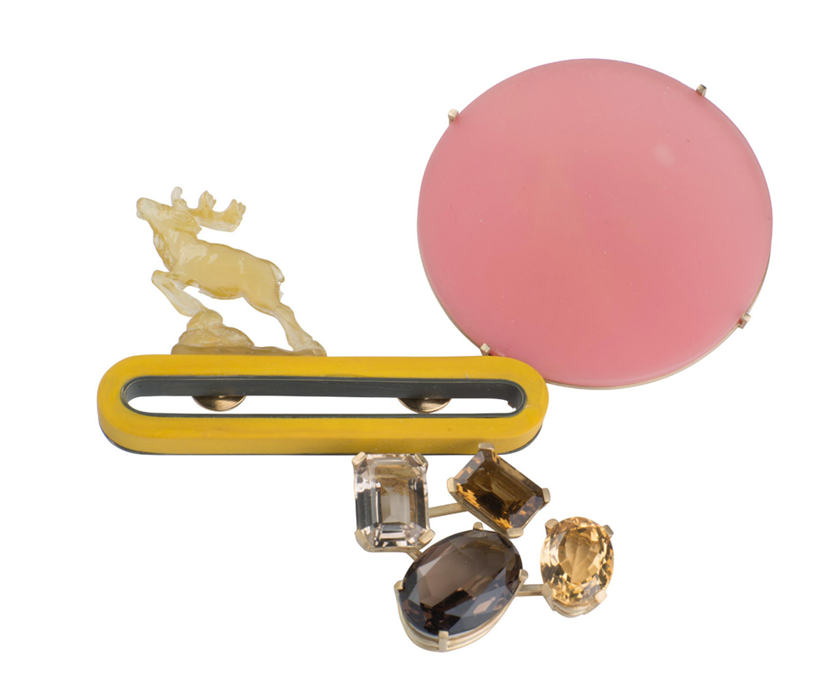 Jantje Fleischhut, Pink Moon Above, broche, 2008, zilver, kunststof, rookkwarts, citrien
