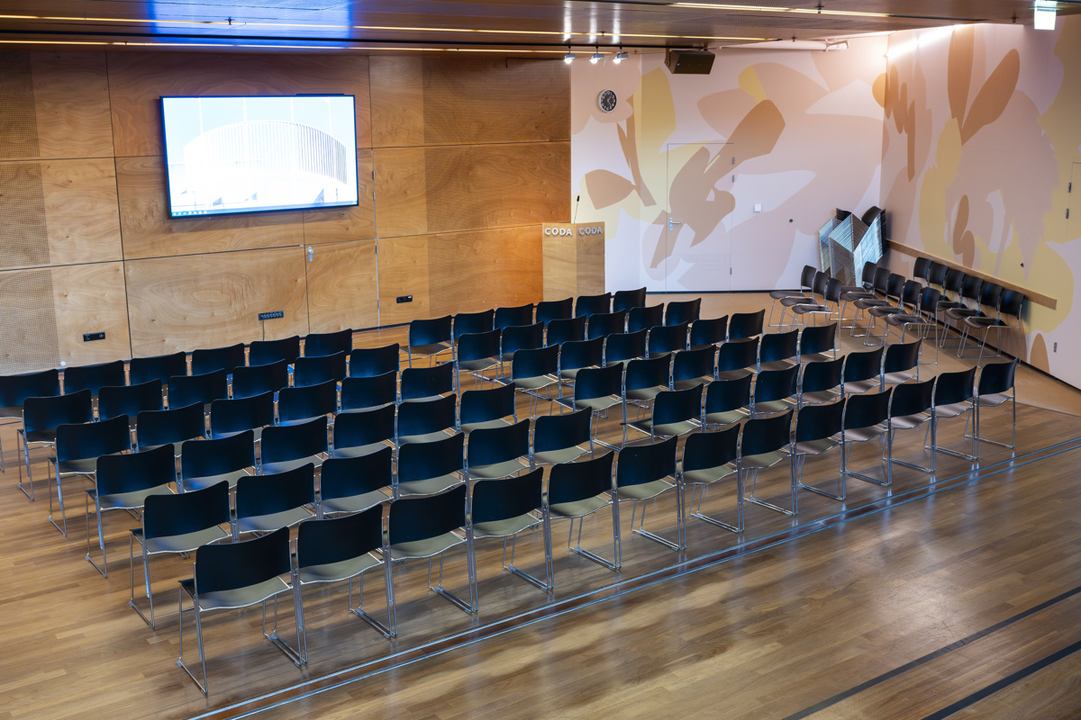 CODA Auditorium (100m2, tot 125 personen) - in CODA Auditorium is een ringleiding aanwezig