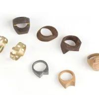 Chris Steenbergen - Diverse houten en metalen proefmodellen van ringen